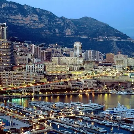بيت الحب Luxe Monaco 2*